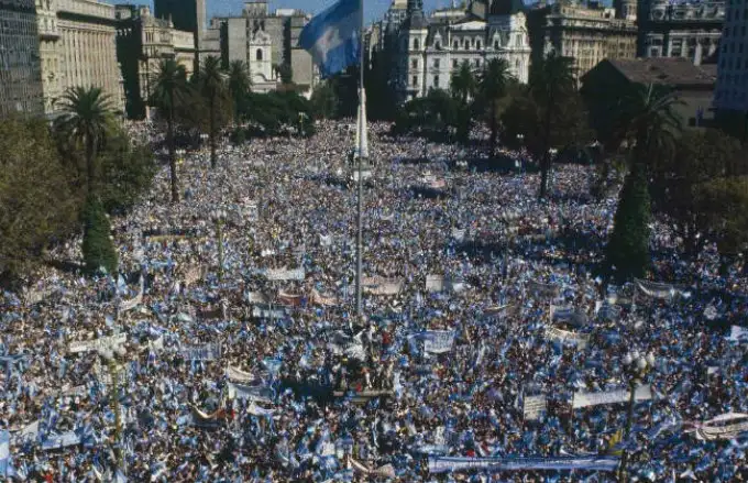 Se celebran los 31 años de la democracia en Plaza de Mayo