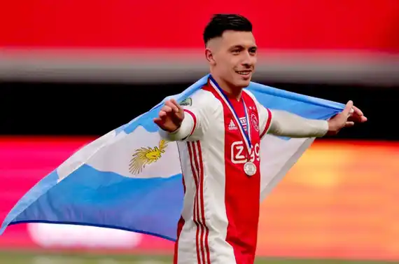 Lisandro Martínez y su festejo con el Ajax de Holanda
