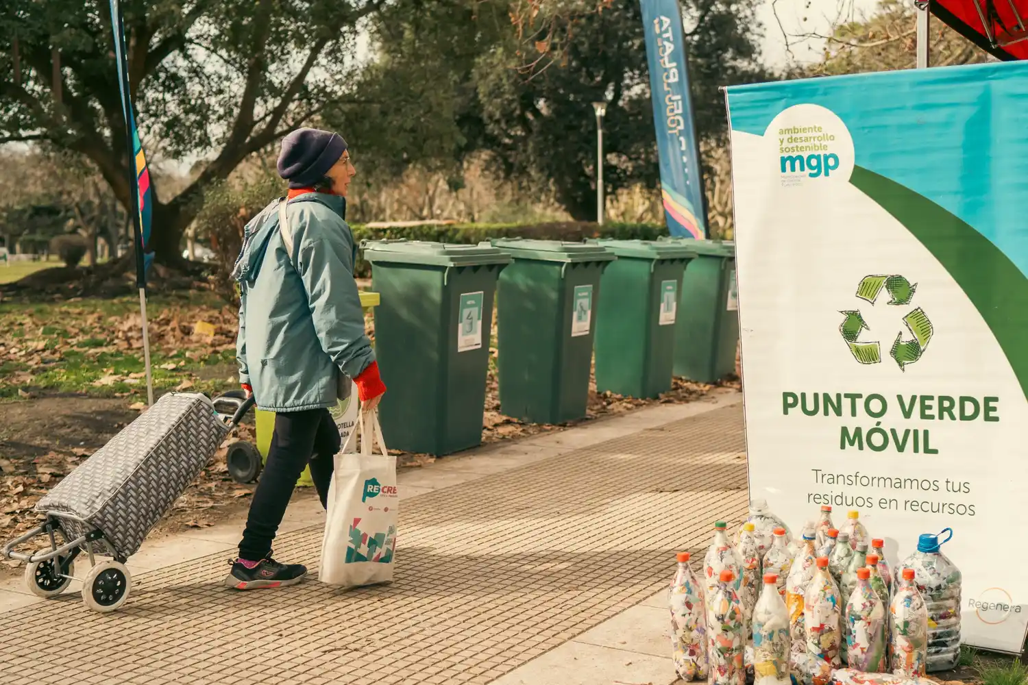 Los vecinos participantes se llevarán un plantín. Durante le resto de julio, también pasará por las plazas España, San Martín y Rocha.