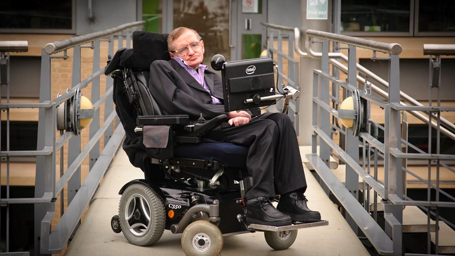 Stephen Hawking advirtió que la vida terrestre colapsará en 600 años