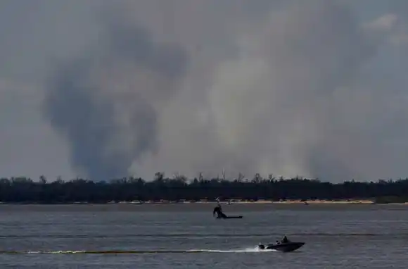 Hartos de lo mismo: los incendios en las islas trajeron otra vez humo y cenizas a Rosario
