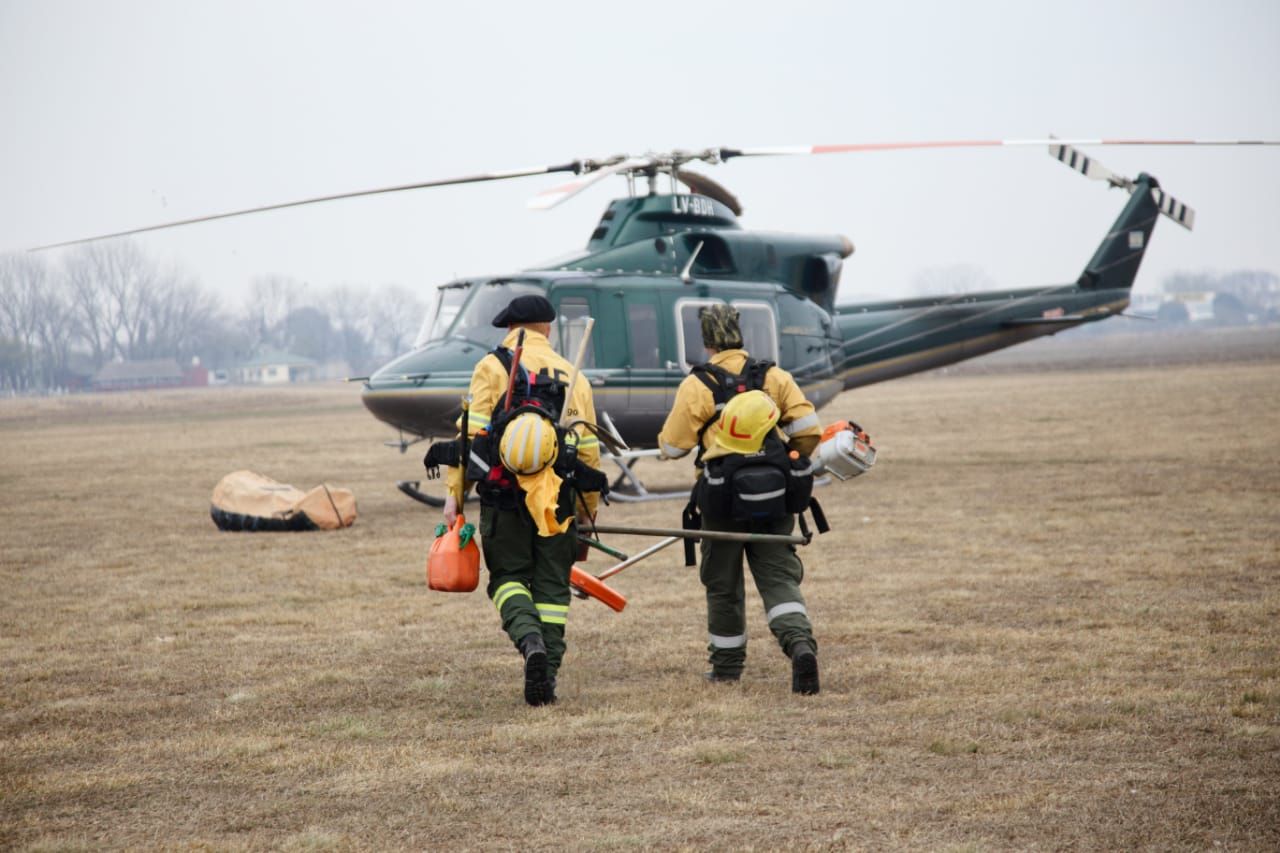Continúa el combate de incendios en islas del Delta
