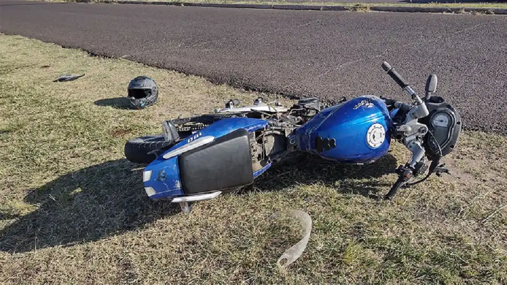 En la moto iban tres personas cuando despistó ingresando a Viale