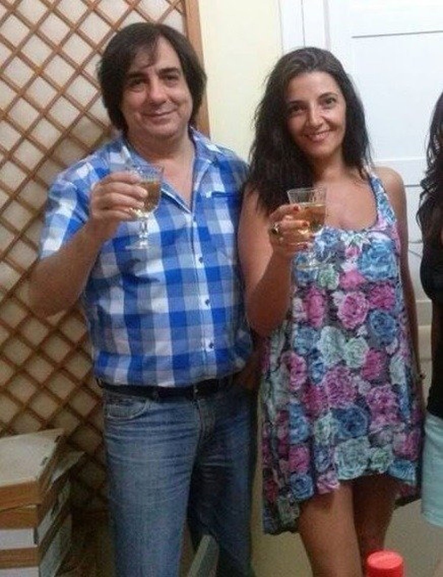 Sigue prófugo el violento que atacó a una locutora radial al aire: sus condiciones para entregarse