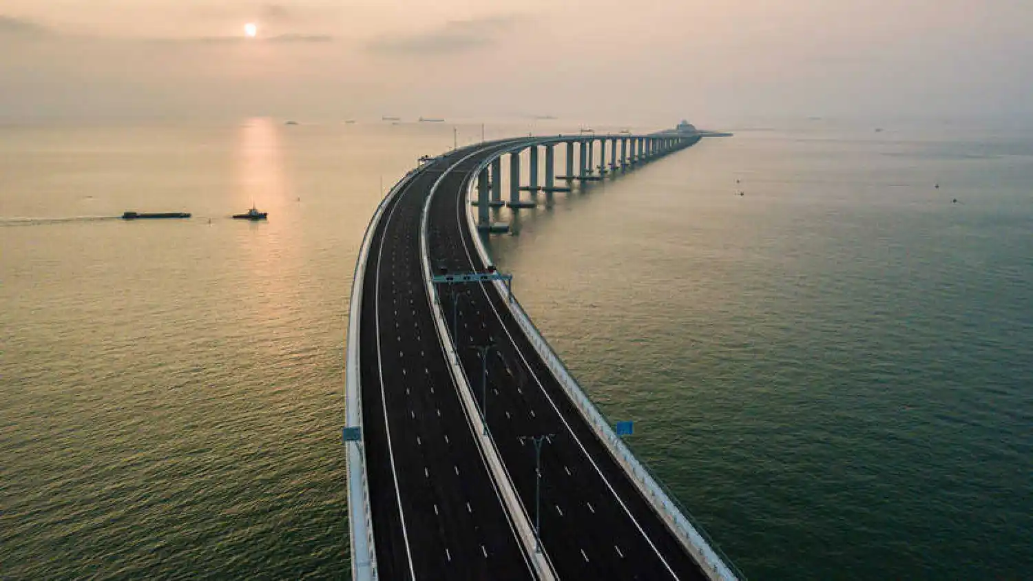 China inaugura el puente sobre el mar más largo del mundo