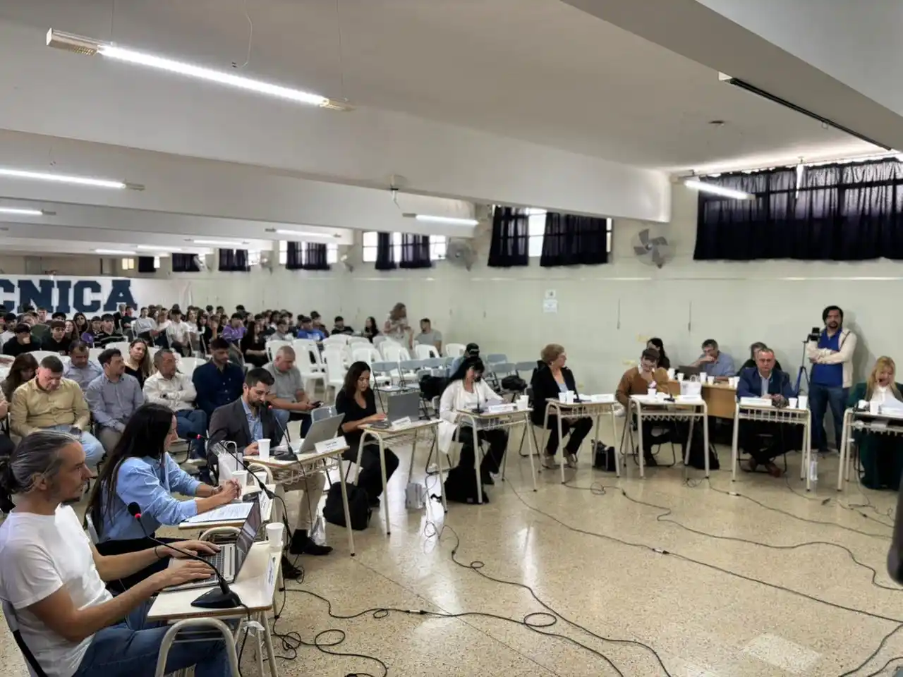 El Concejo Municipal trasladó su sesión a la escuela Guillermo Lehmann - 1