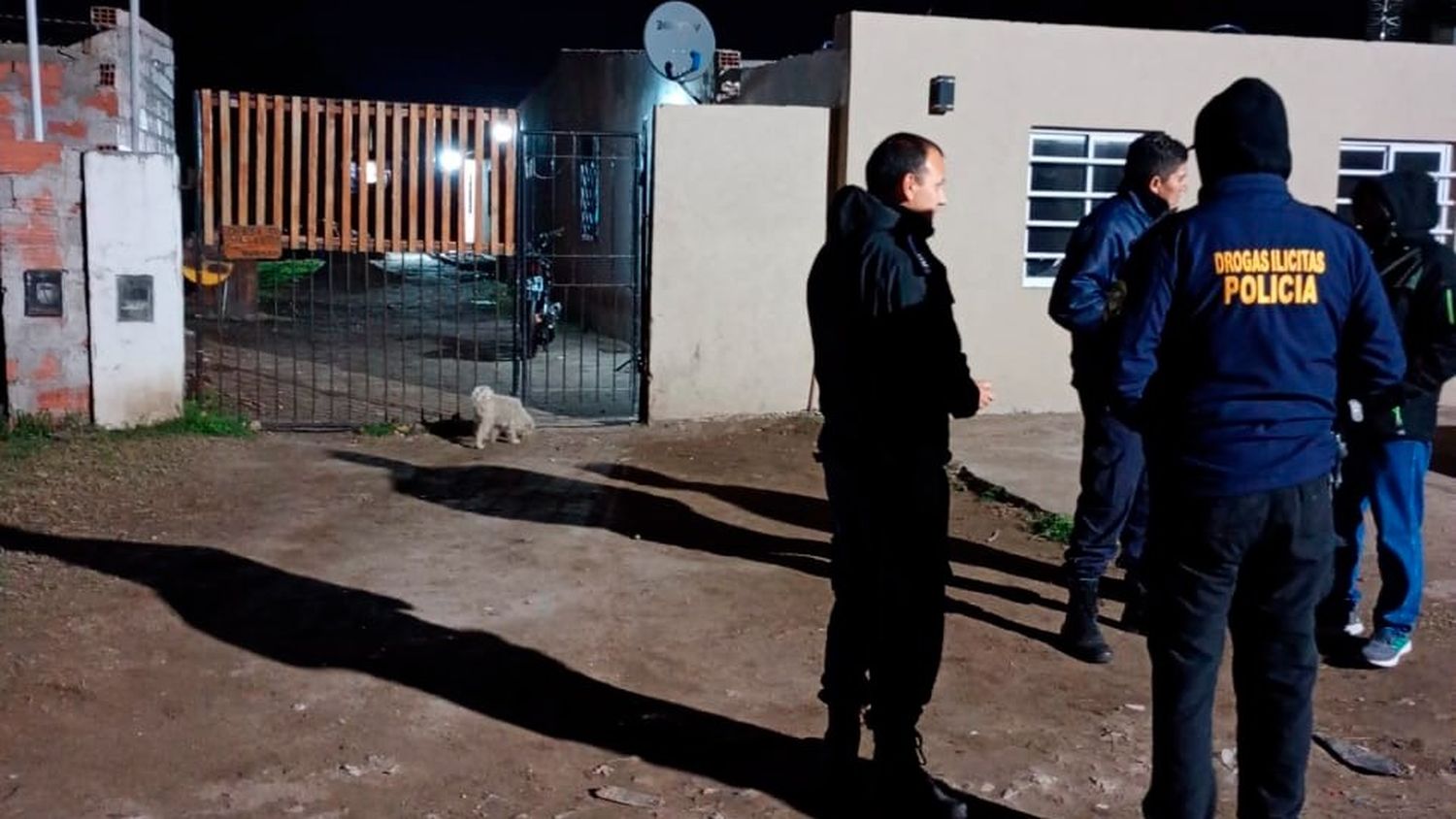 Hallaron cocaína para la venta y un arma de fuego