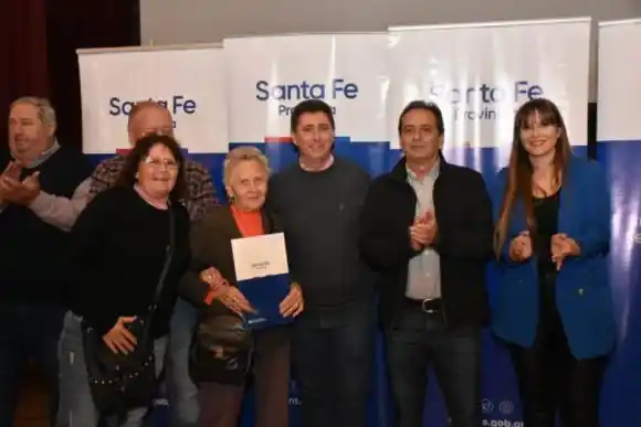 Entregaron 44 escrituras a familias del departamento Las Colonias