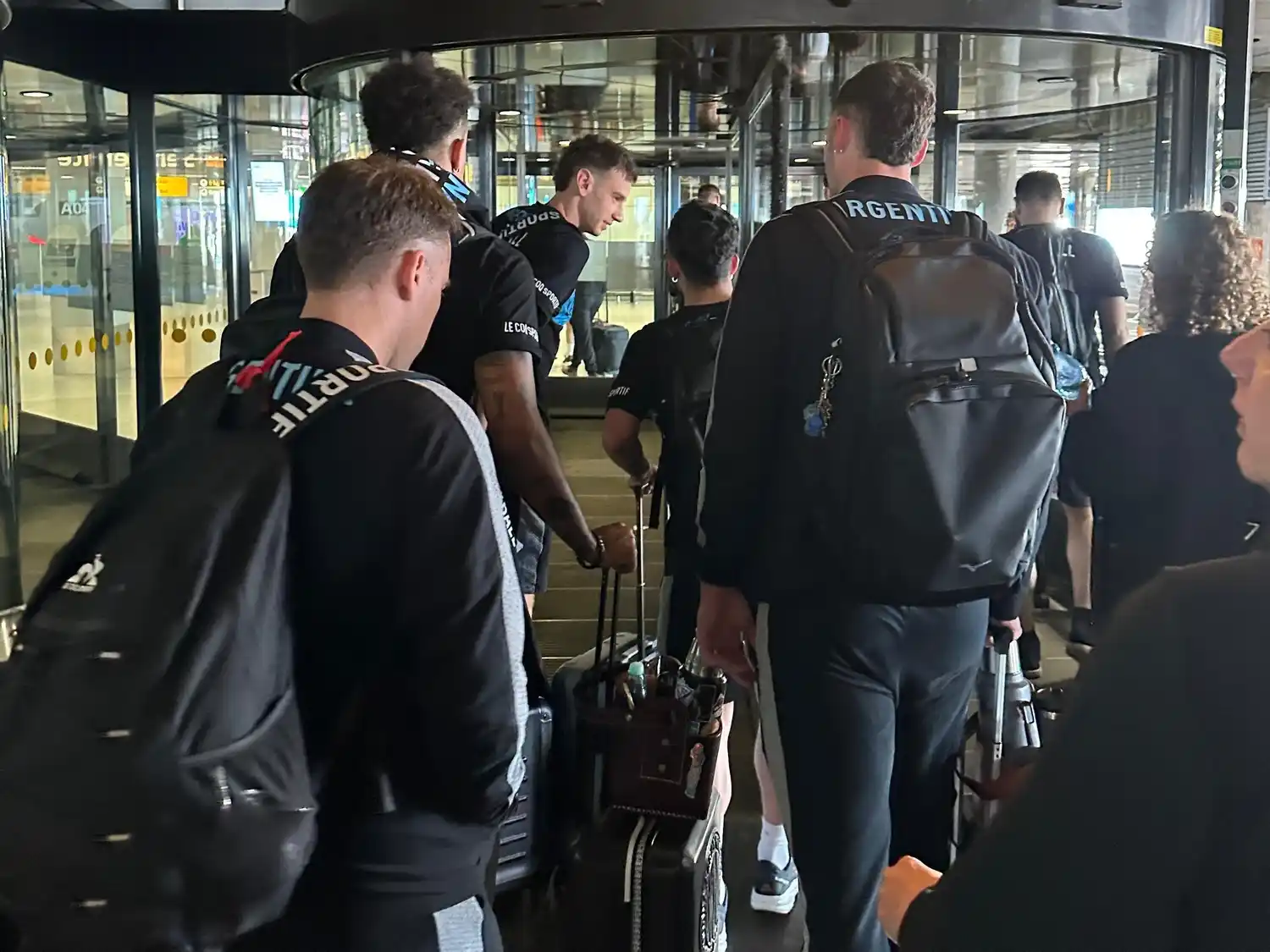 Argentina ya llegó a Filipinas donde debutará el ante Foto:FEVA