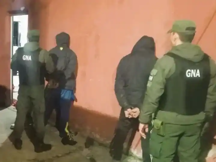 Tras varios allanamientos, Gendarmería Nacional detuvo a dos vendedores de drogas