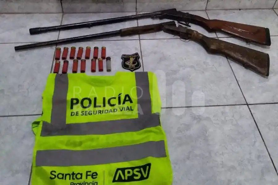Llevaban dos escopetas en la camioneta, pero no tenían la documentación