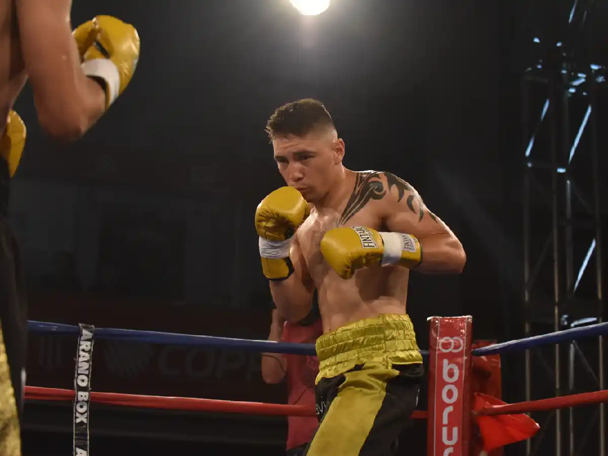 Noche de piñas en el Superdomo