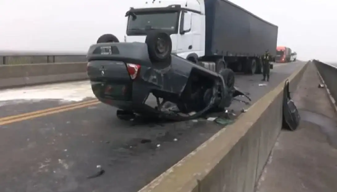 Choque en el puente Rosario-Victoria: corte total y cuatro heridos