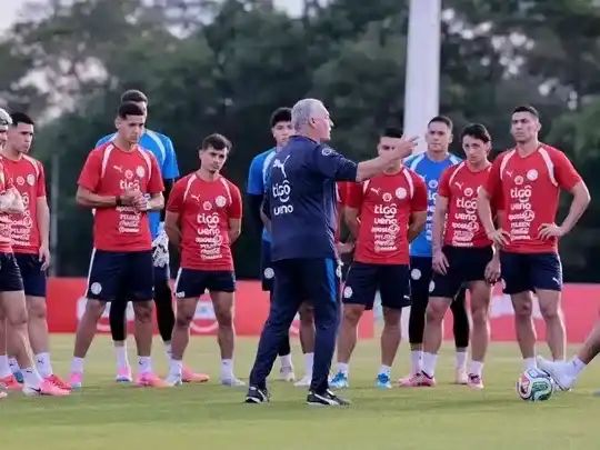 El DT rafaelino, Gustavo Alfaro dio la lista de Paraguay para el Mundial 2026.Foto:ABC
