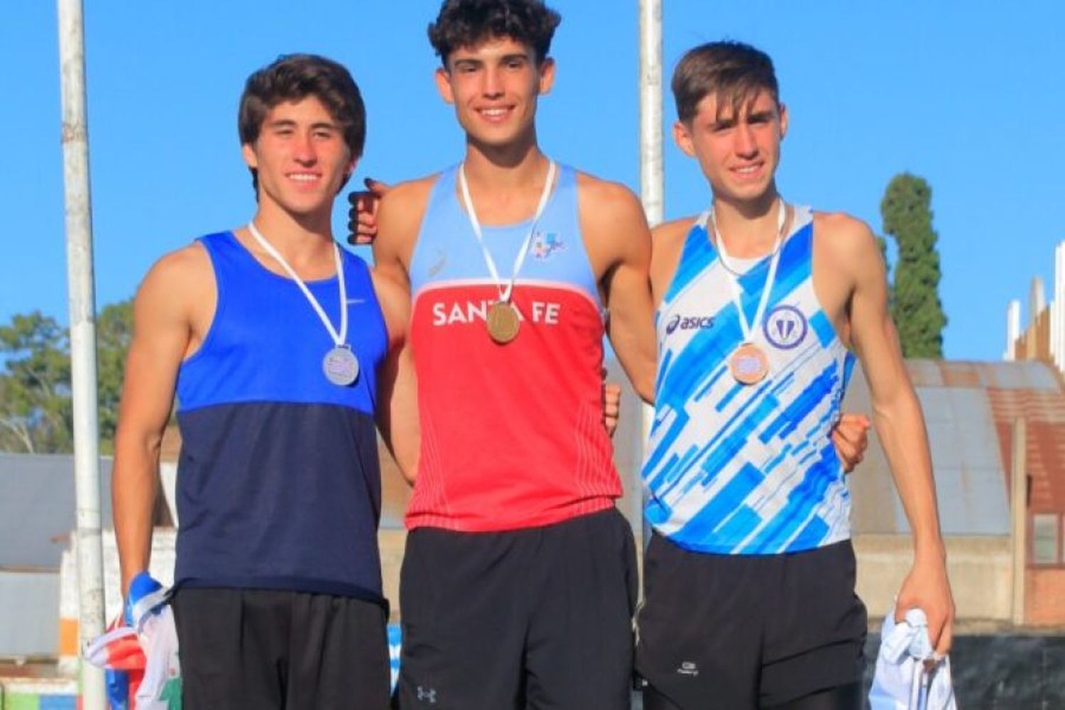 Mondino y un doblete en el Nacional