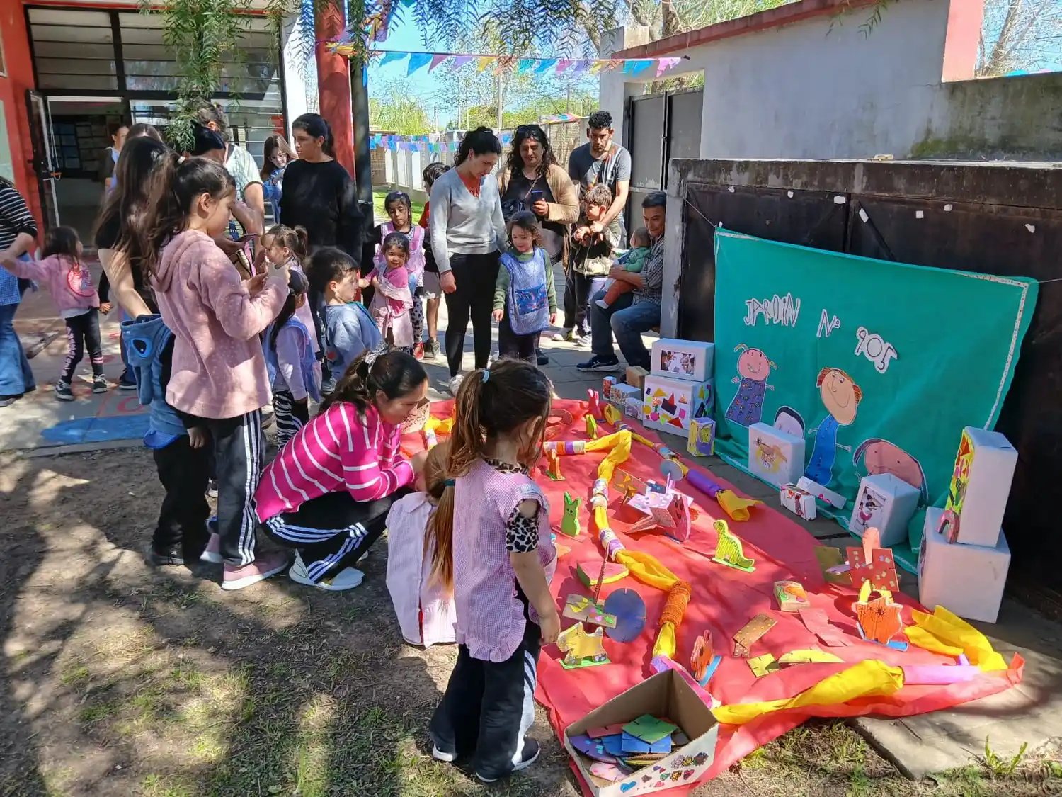 Nivel Inicial “sale a la vereda” para mostrar sus propuestas pedagógicas en Chascomús