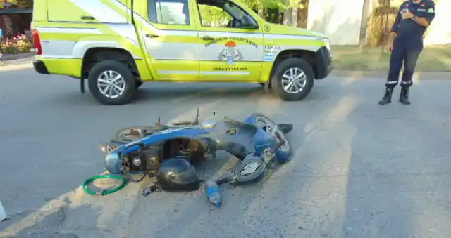 Un herido tras fuerte choque entre auto y moto en Venado