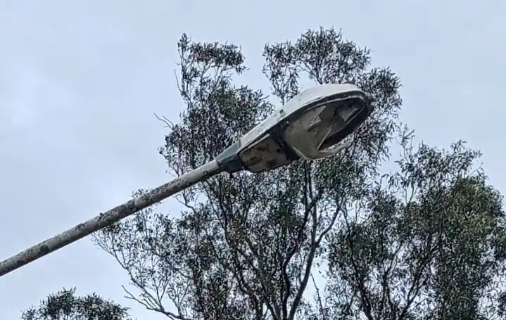 En gran parte de los casos, no es la primera vez que se rompen las luminarias