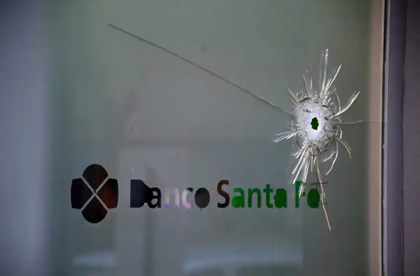Atacaron a tiros otra sucursal del Banco de Santa Fe