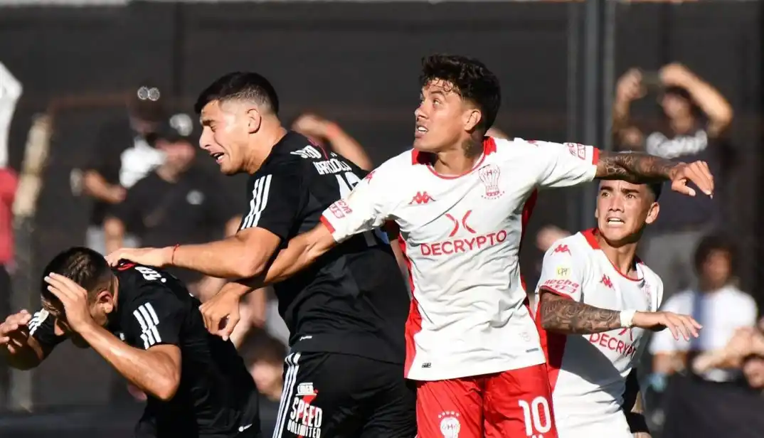 Huracán no pasó del empate ante Riestra