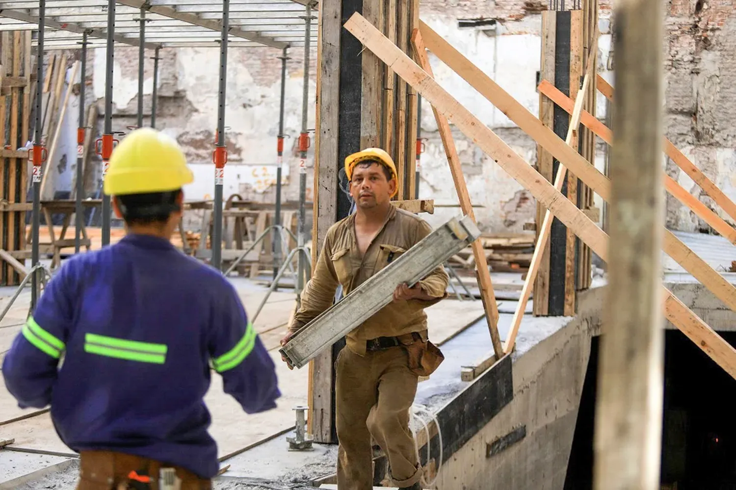 Fuerte caída de la construcción en abril.