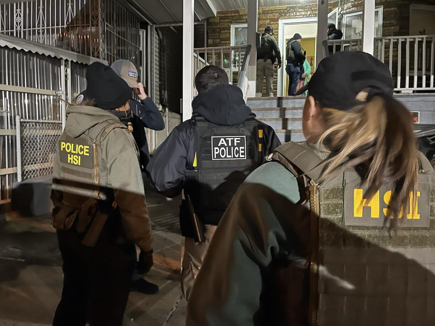 A la CAZA de MIGRANTES: el DHS vuelve  con las redadas en hoteles, restaurantes y cultivos