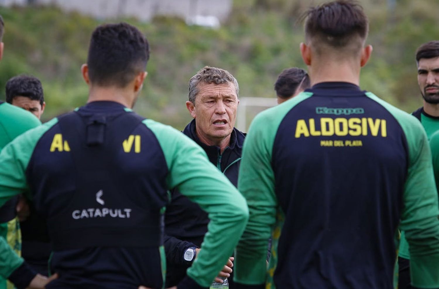 El técnico interino probó una posible formación para enfrentar a Racing