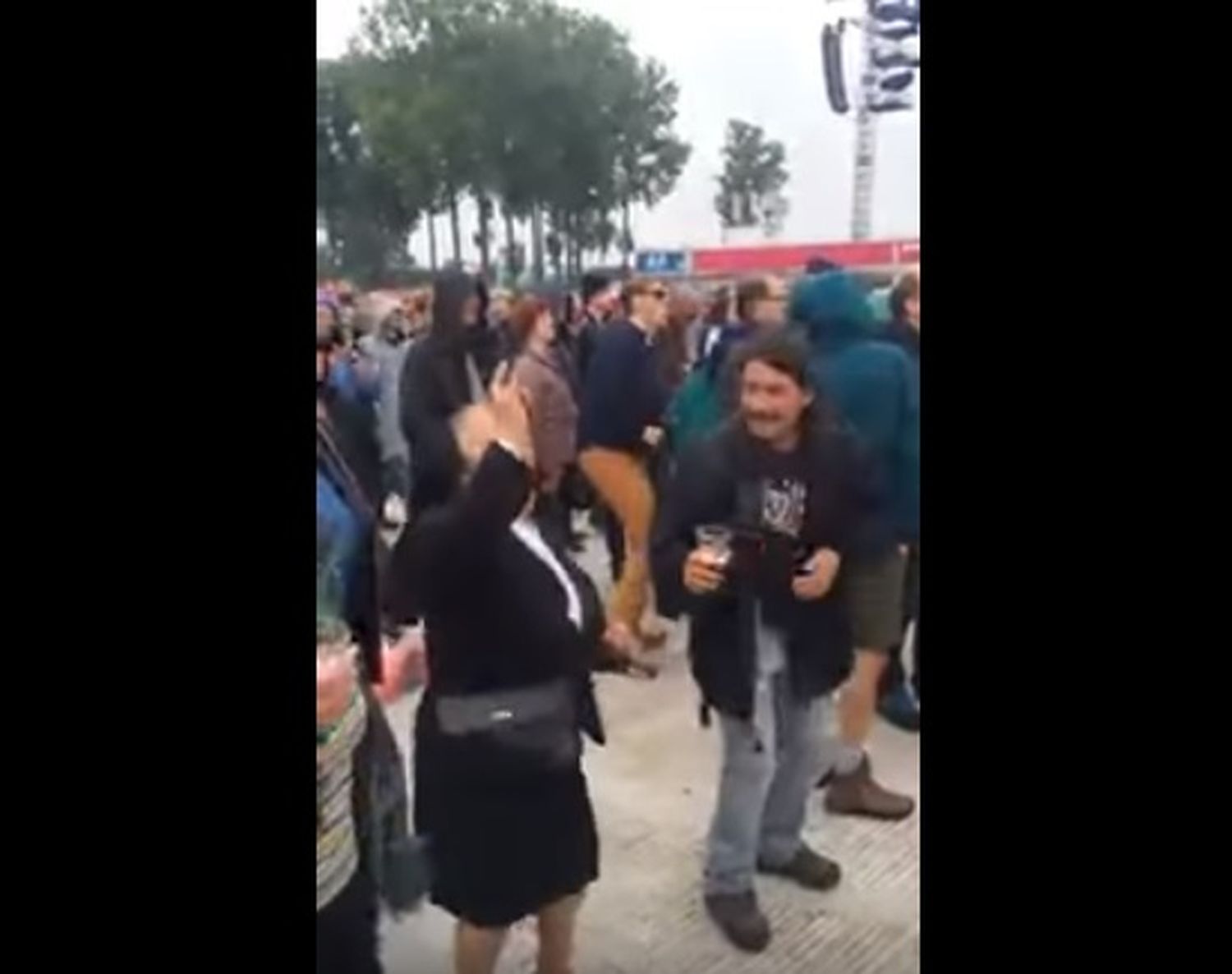 La monja metalera es furor en Youtube: toma cerveza y baila