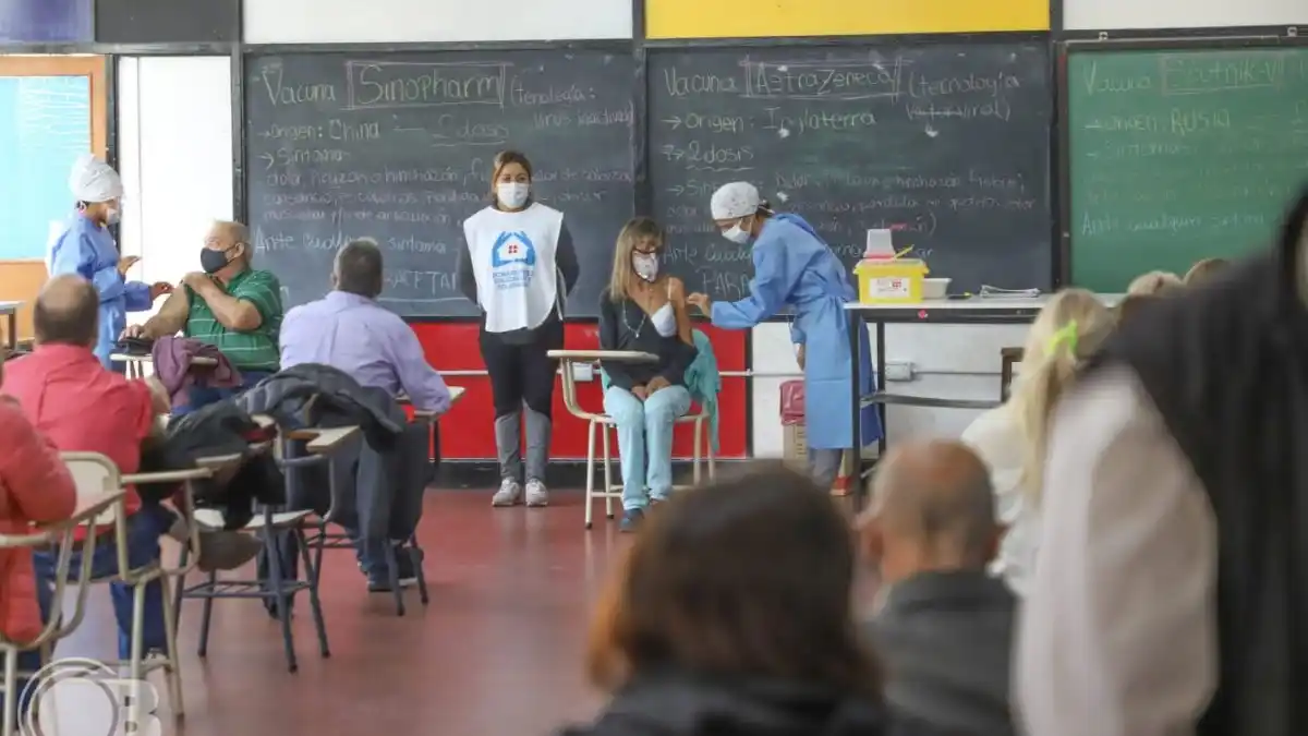 En Mar del Plata aplicaron vacunas vencidas y la Provincia salió a dar explicaciones: "No ponen en riesgo la salud"