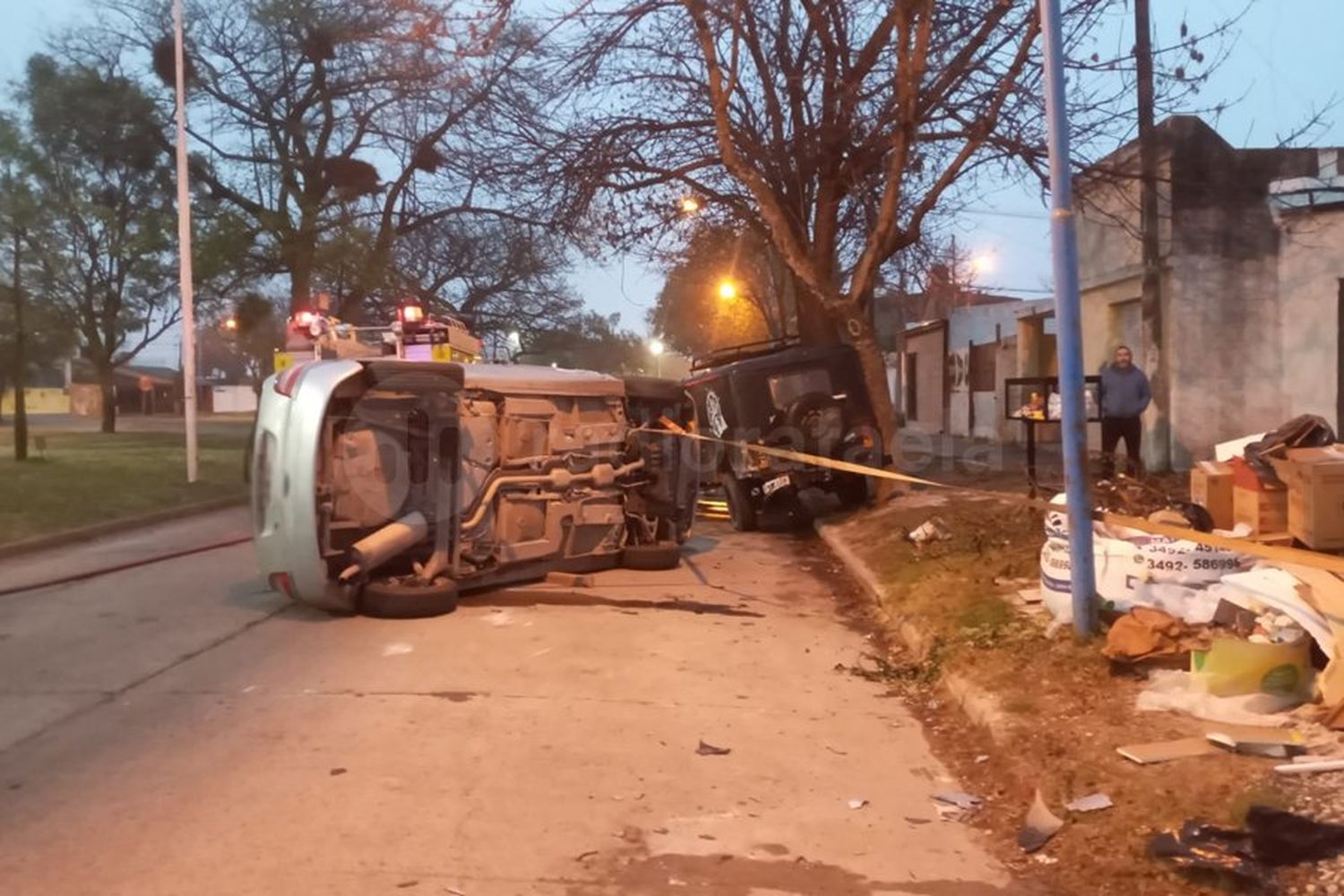 Impresionante choque y vuelco en plena Avenida Suipacha, ¿qué pasó?