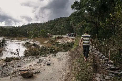 ¡20 MUERTOS Y MILES DE DESPLAZADOS! Ciclón Batsirai azotó Madagascar
