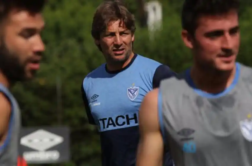 Los hinchas de Vélez le marcaron la cancha a Heinze