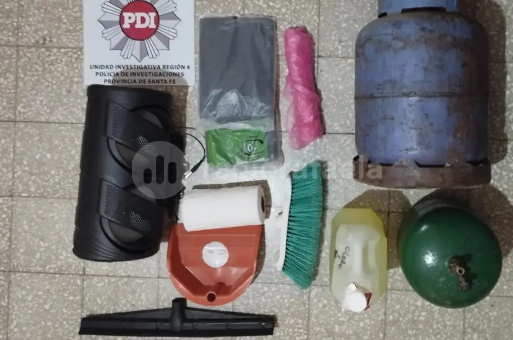Hallaron un parlante portátil, cloro, garrafas y elementos de limpieza robados de una casa quinta