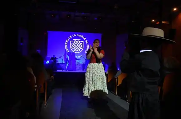 Funes inauguró su auditorio municipal con un homenaje a Mercedes Sosa