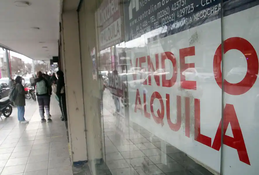 Los comerciantes ante otro problema: la dolarización de los precios de los alquileres