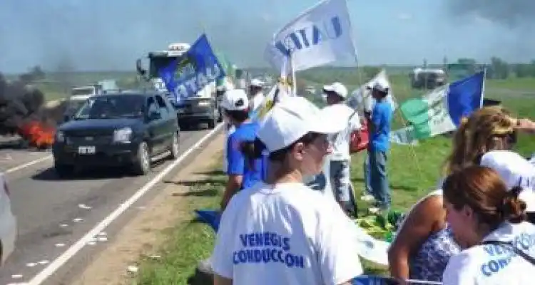 Protesta de Uatre en distintas rutas del país
