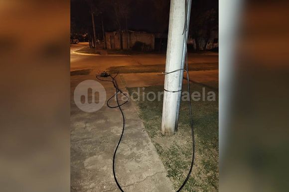 Salieron a buscar a una menor que se fugó de la casa y terminaron atrapando a un ladrón de cables