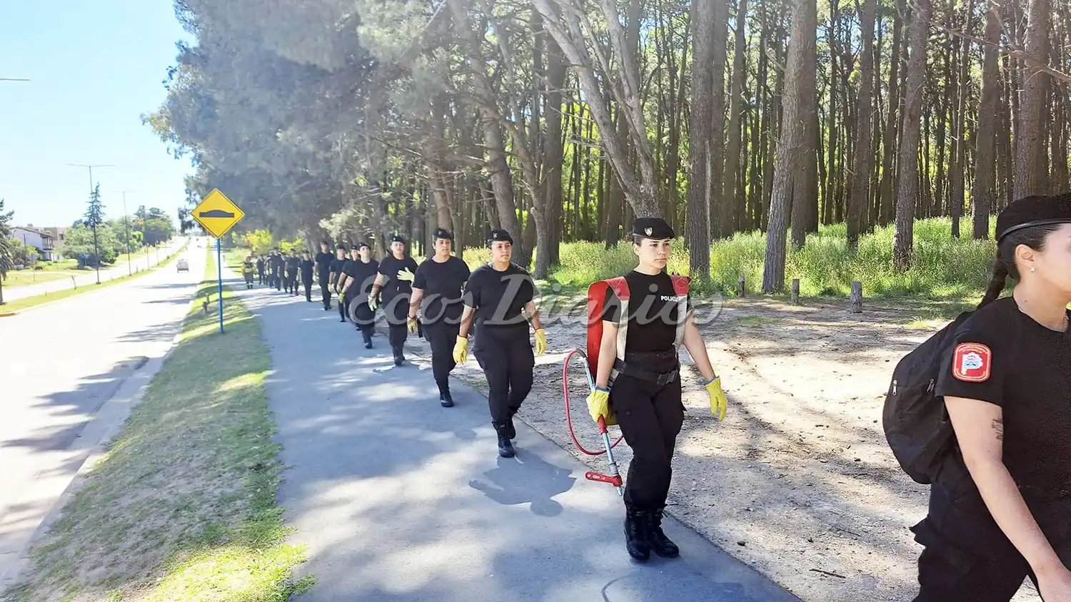 En el Parque. Los bomberos cumplieron las prácticas de capacitación para prevenir incendios