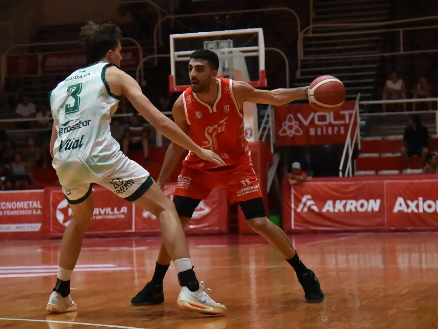 Lambrisca firmó un gran partido.