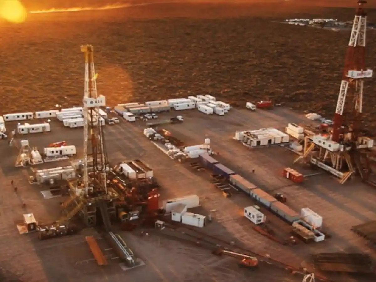 Petroleros advierten que corre riesgo la "paz social" en Vaca Muerta por congelamiento del precio del crudo