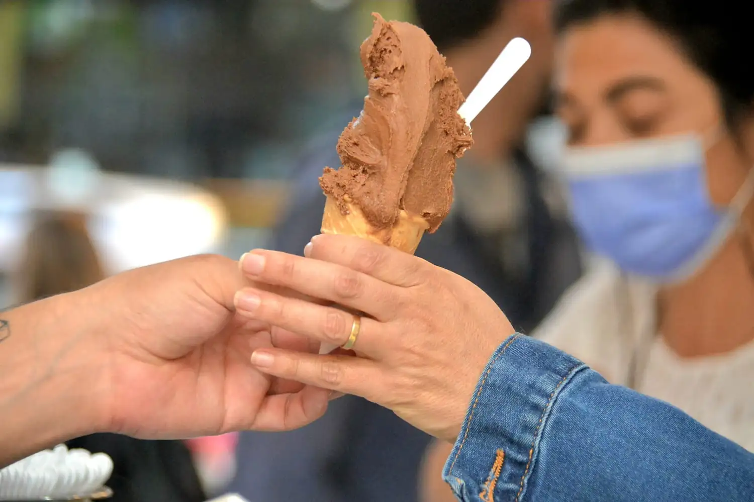La primera edición de la Noche del Helado fue un éxito y multiplicó el consumo en los locales
