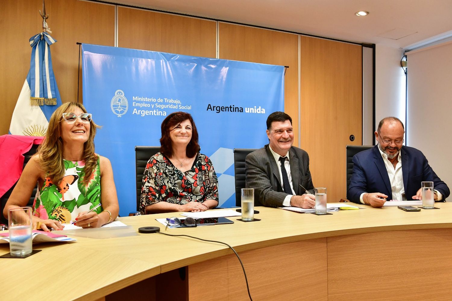 Cuánto es el Salario Mínimo Vital y Móvil Abril 2023: Nación acordó un aumento del 26,6% escalonado