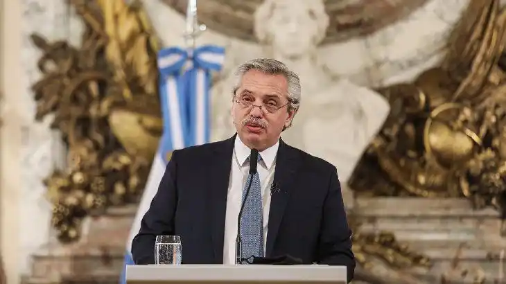 Alberto Fernández encabeza ceremonia de ascensos en las fuerzas de seguridad