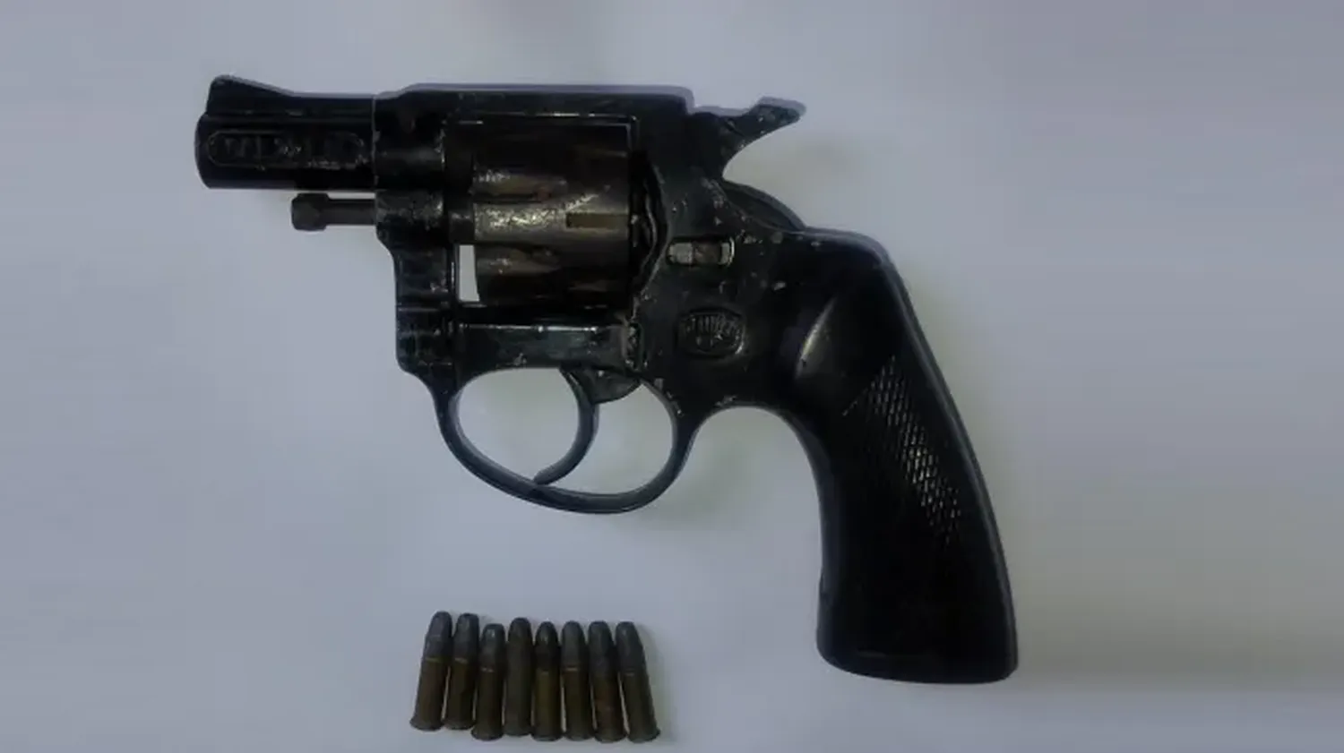Encontraron un revólver cargado en la mochila escolar de un niño de 7 años