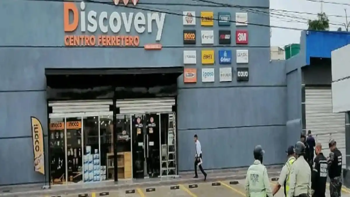 ¡ABATIDO UNO DE LOS RESPONSABLES! Lanzan granada contra ferretería recién inaugurada en Cabimas