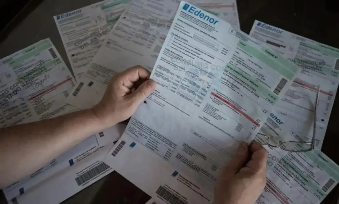 El gobierno vuelve a frenar subas de luz y gas y minimiza la de combustibles