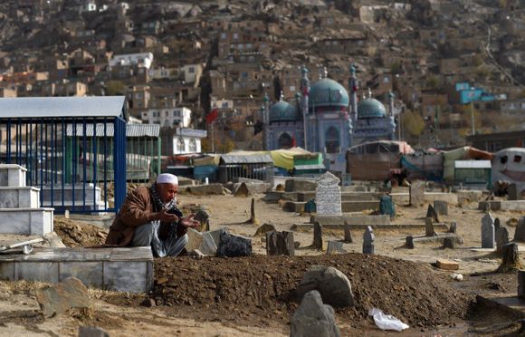Atentado en Mezquita deja al menos 4 muertos en Kabul