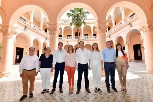 El gobernador Gustavo Bordet anunció el nuevo gabinete de ministros