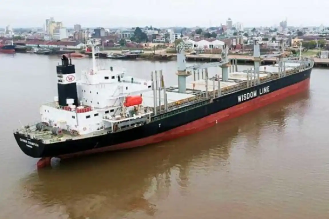 Por sospechas de Covid, demoraron el ingreso de un buque al puerto de Concepción