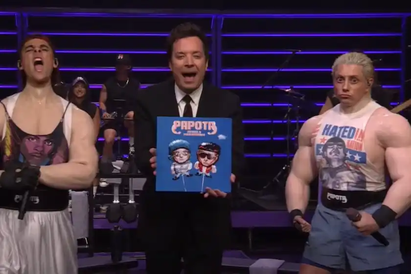 Ca7riel y Paco Amoroso siguieron los pasos de Nicki Nicole y se presentaron en el show de Jimmy Fallon